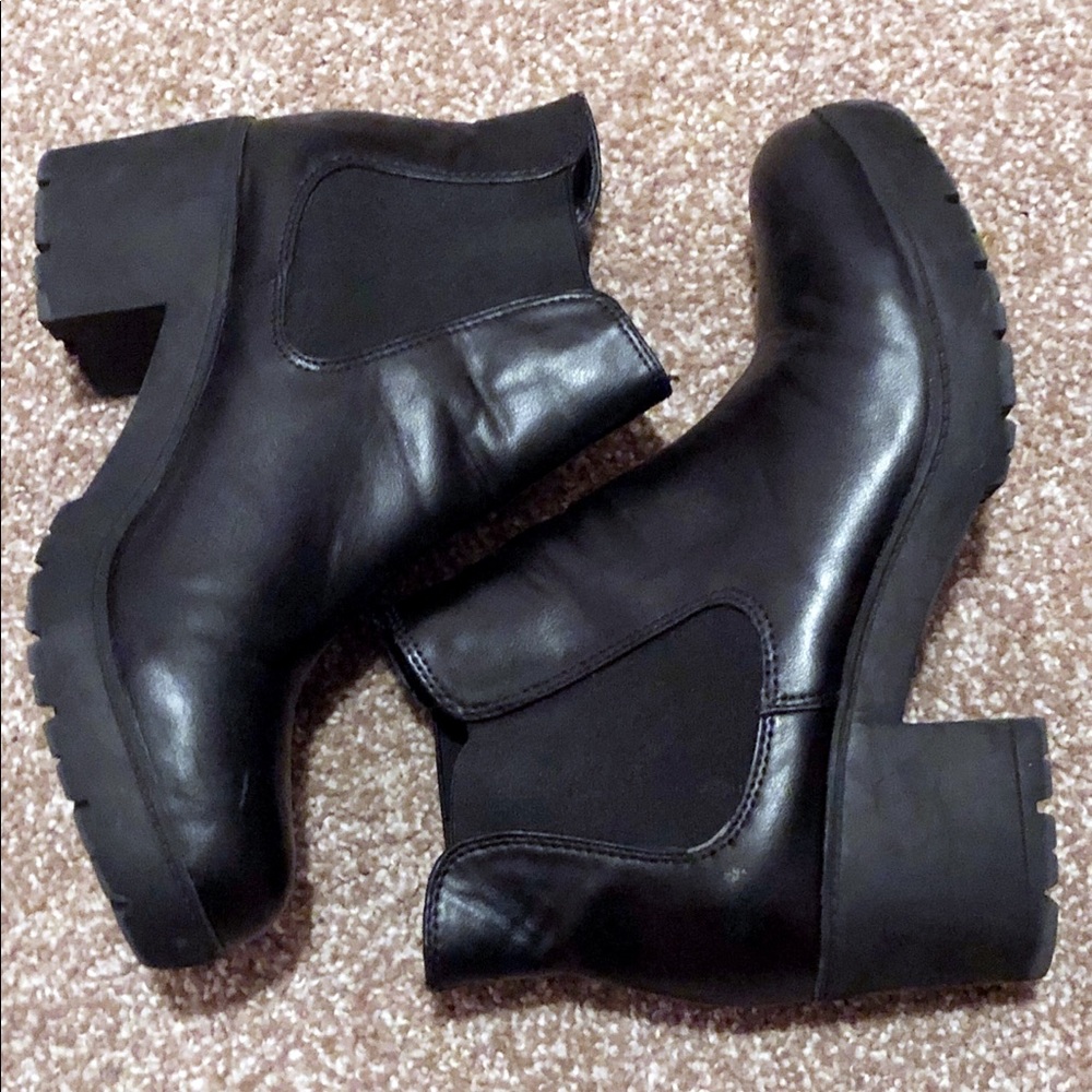 Steve Madden Black Chunky Heel Booties size 10